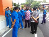 Puluhan Porter Bandara SSK Demo, Minta Didaftarkan ke BPJS